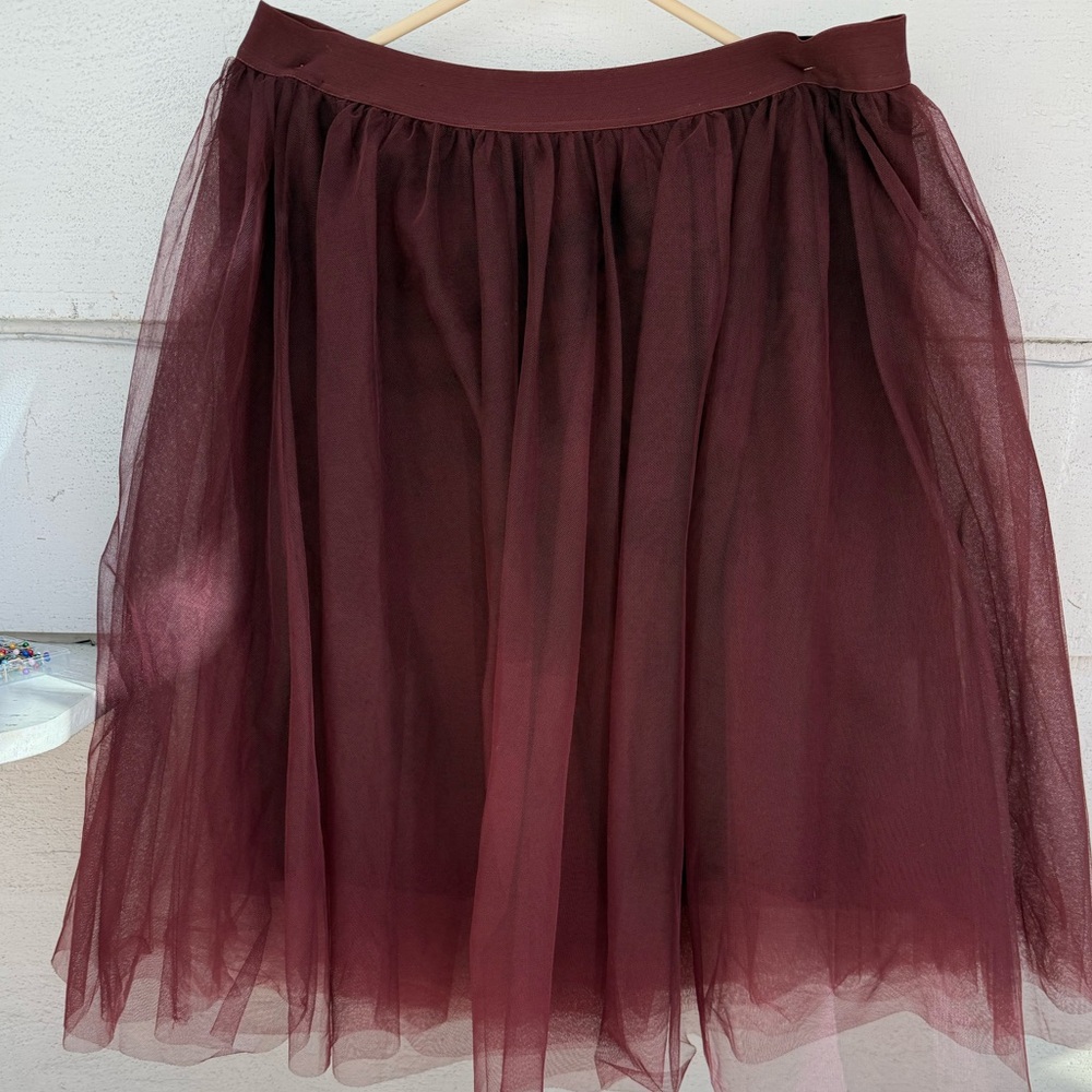 Haute Monde Burgundy tulle skirt. Size Large